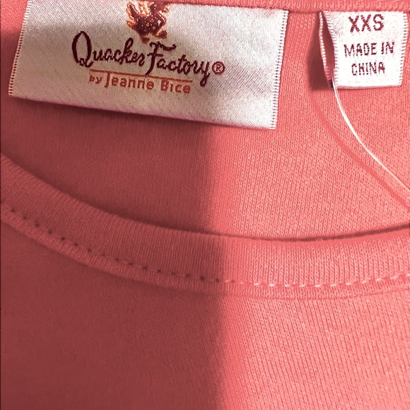 QUAKER FACTORY EMBROIDERED AND CRYSTAL TEE - Picture 7 of 8